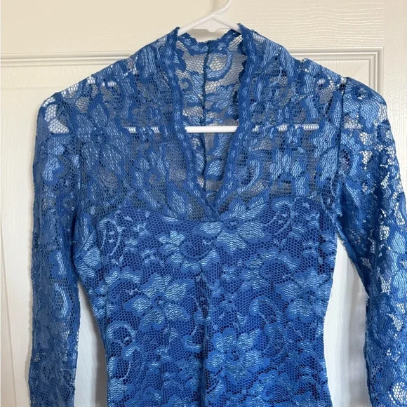 Elegant Blue Lace Dress - Picture 4 of 9